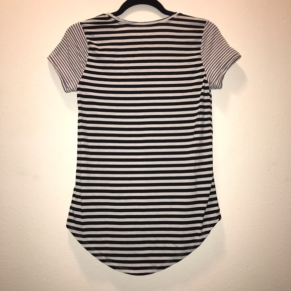 SO Striped Perfect V-Neck Short Sleeve - Picture 2 of 6